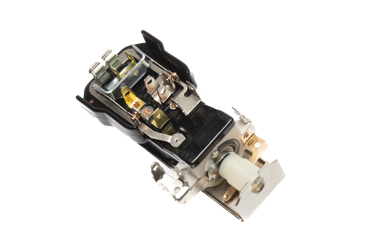 Picture of Headlight Switch Part #: 01995082
